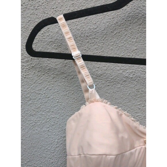 VTG Olga Bodysuit 32 B Lace Trim Legs Bust. Light Padding, Snap Closure. - Picture 6 of 16